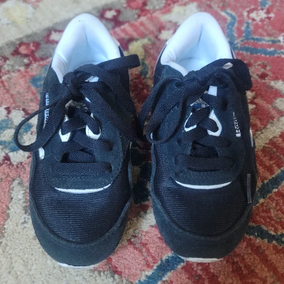 Classic Reeboks - Picture 4 of 4